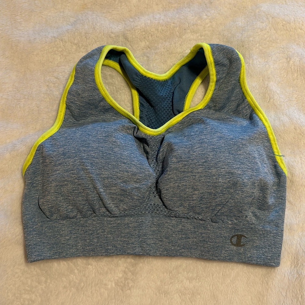 Champion Medium support Sports bra w/Cup liners